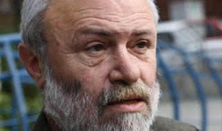 Професор и бивш депутат шофира пиян