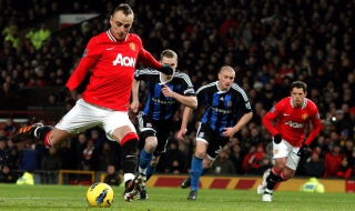 Бербатов остава в Юнайтед още година