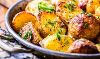 Рецепта на деня: Най-вкусните печени пресни картофки