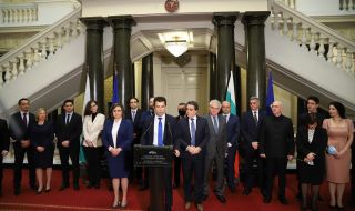 Кирил Петков представи новото правителство в парламента ВИДЕО