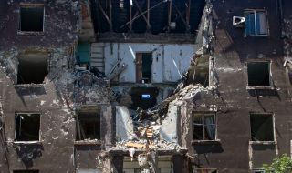 Над 10 ранени при удар по жилищен блок