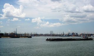 Шлеп с 1500 тона въглища от Русия е потънал на румънското пристанище Констанца