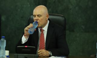 Второ предложение за освобождаване на Иван Гешев от поста главен прокурор постъпи във Висшия съдебен съвет