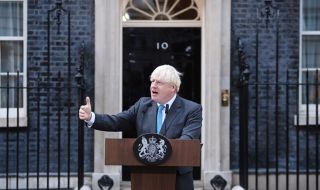 Борис Джонсън се оттегля от битката за лидер на Консервативната партия