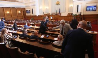 Политолози: Депутатите преобърнаха дневния ред на обществото