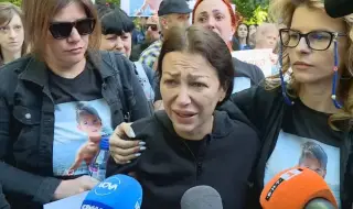 След смъртта на Ангел в зъболекарски кабинет: "Върнете ни детето, кой ще ни го върне?"