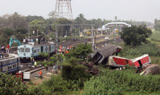 Катастрофата на века! Причината и отговорните за влаковата трагедия в Индия са установени