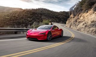 Tesla спря да приема поръчки за Roadster