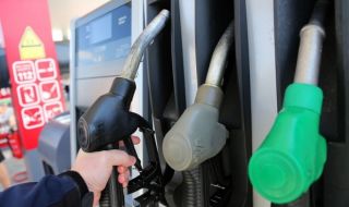 Цените на горивата падат преди празниците