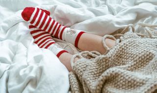Защо е важно да спим с чорапи през зимата