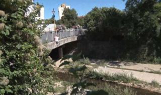 Жена заплаши да скочи от мост в София заради любов