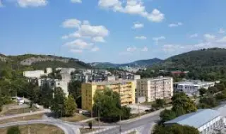 Пламна гората над великотърновския квартал „Чолаковци“