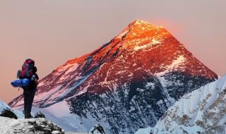 Засилен трафик на Еверест погуби алпинисти (ВИДЕО)