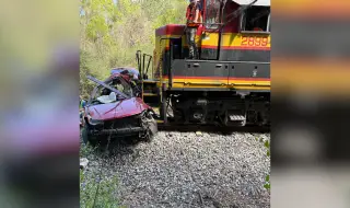 Влак уби петима души при сблъсък с камион в щата Мисисипи