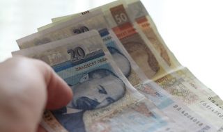 Близо 100 финансови мулета в България