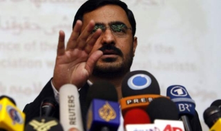 Осъдиха бивш ирански прокурор на 135 удара с камшик