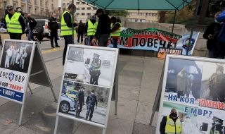 Полицаите излизат на втори национален протест