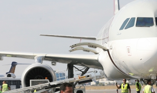 Самолет кацна аварийно на Летище София (обновена към 17:15 ч.) - 1