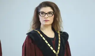 Десислава Атанасова: Не съм летяла до Дубай с Пеевски