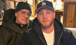 Синът на Том Ханкс попадна в ролята на баща си от филма "Терминалът" в реалния живот