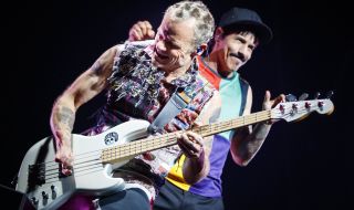 Red Hot Chili Peppers ще получи звезда на Алеята на славата