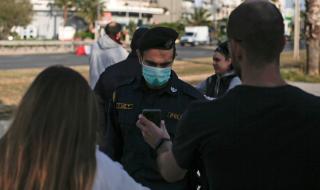 Медицинските маски в Гърция стават задължителни
