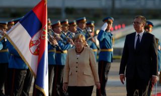 Сръбски политик към Меркел: Вземи Вучич със себе си, ти го доведе на власт