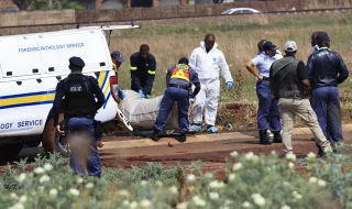 Armed with Kalashnikovs killed 17 people in South Africa, police are looking for them