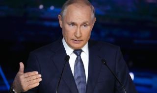 Владимир Путин с голям план. Вдига нов град