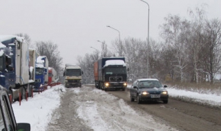 Пускат поетапно ТИР-овете в Западна България