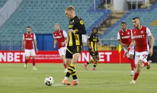 Четирима играчи се разделиха с Ботев Пловдив 