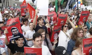 Хиляди на протест в Русия