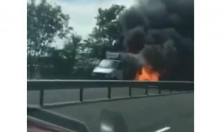 Катастрофа на пътя Бургас-Созопол, подпали се кола с метанова уредба (ВИДЕО)