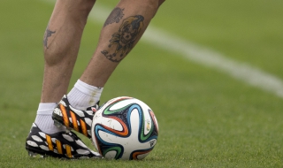 Футболист научи в социалните мрежи, че тимът му играе мач