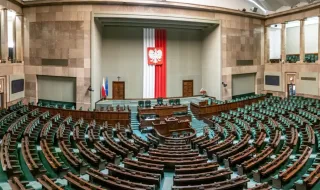 Полският парламент гласува два законопроекта за облекчаване на строгите ограничения върху абортите
