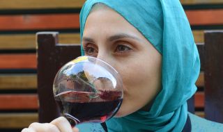 Саудитска Арабия планира отварянето на барове за шампанско и вино