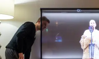 LG показа първия в света безжичен прозрачен OLED телевизор