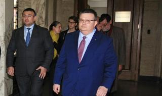 Цацаров: Не може да не осведомим най-близките при арест