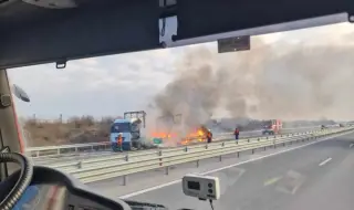 Товарен камион се запали на АМ "Тракия" край Чирпан