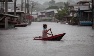 11 000 бяха евакуирани заради наводнения