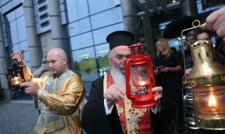 Българската делегация, която ще донесе Благодатния огън, вече е в Йерусалим 