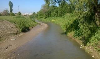 Преля реката в село Мало Бучино