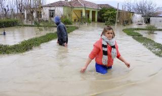 Природата няма милост. Дъждът над Балканите не спира (СНИМКИ)