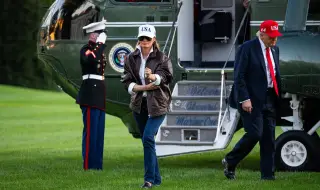 Мелания Тръмп се яви по дънки пред американски моряци (СНИМКА)