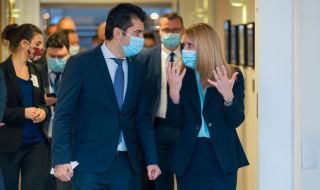 Петков в отговор до ЕП: Институциите в България не противодействаха на корупцията и престъпността във властта