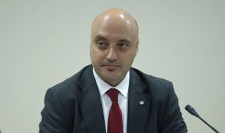 Атанас Славов: Процедурата по новия механизъм за разследване на главния прокурор не може да спре
