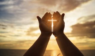 Днес черпи победоносно име