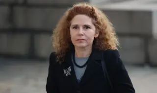 Лияна Панделиева: Разказът, който се падна на седмокласниците, е глупост и гавра с тях
