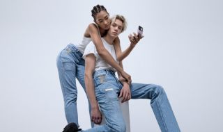 Samsung вече продава и дънки