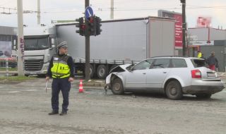 Верижна катастрофа между камион, лек автомобил и микробус в Русе